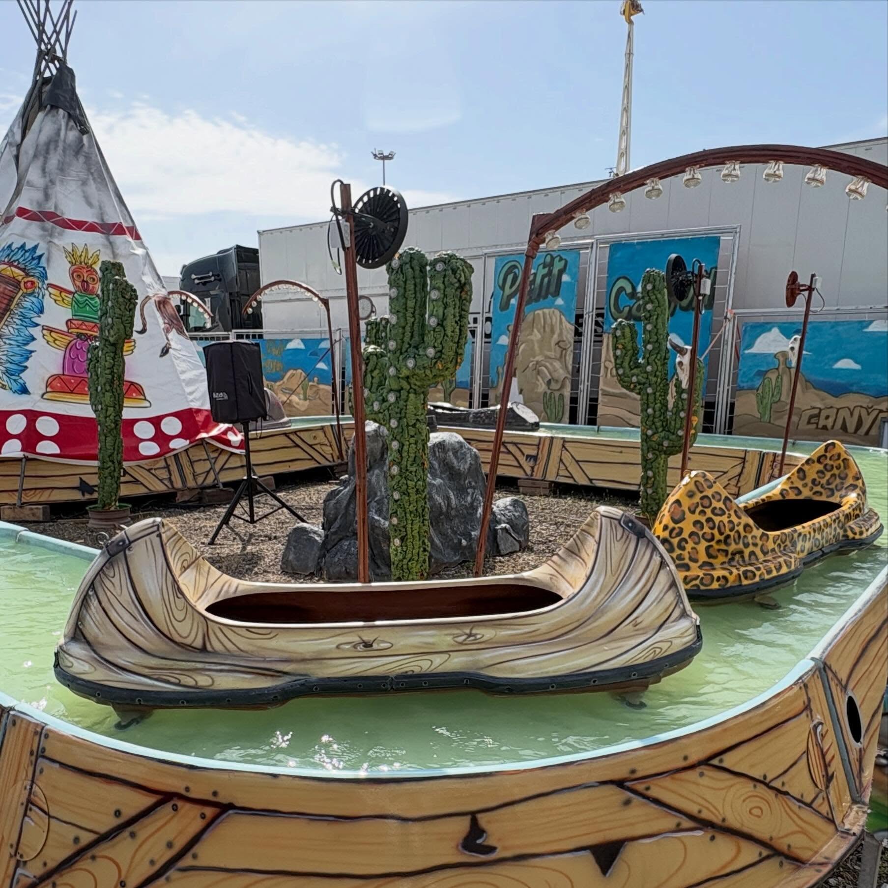 How cute is that? Unfortunately without any drops…. Petit Canyon on the Foire de Mai at Metz / France!  Come join us for (wild) waterrides around the Globe!  The probably wettest place on the web- Prepare to get soaked!
#waterride  #funfair #waterfun #ride