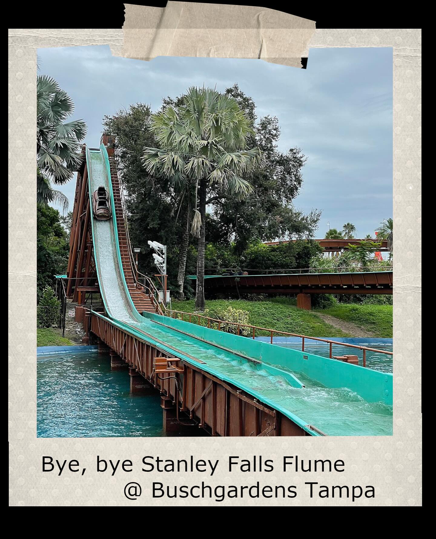 Breaking News: und zwar sehr traurige. Der nächste klassische Arrow Dynamics Log Flume hat die Parkwelt für immer verlassen! Busch Gardens Tampa hat Stanley Falls Flume für immer geschlossen und zwar ganz ohne Ankündigung! Der Park verfügt nun noch über eine Wildwasserattraktion nämlich einen Rapid River - bleibt also zu hoffen, dass der Flume durch eine modernere Wildwasserbahn ersetzt wird. Zum Glück haben wir den Count im Jahre 2006 gesammelt. Also kein Lost Count. #news #byebye #arrowdynamics #logflume #bushgardenstampa #wildwasserbahn #wildwaterride #soaked #drenched #splash #nass #abkühlung #freizeitparks #themepark