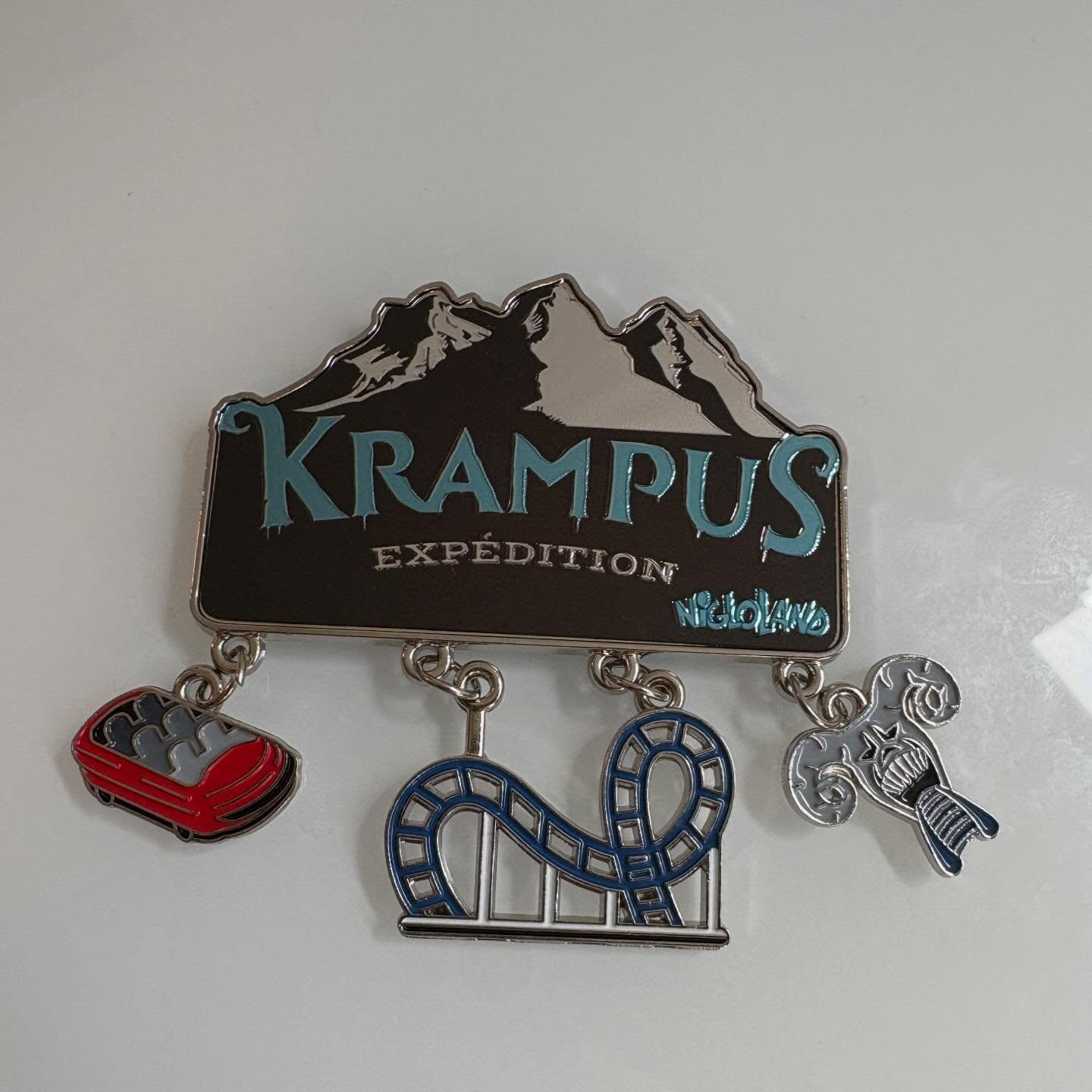 Ofcourse we are collecting waterride merch too. This 🧲 is beautiful isn‘t it?

Come and join Splash World - The Wildwaterride Community- the probably wettest place on the web - prepare to get soaked!
#wildwaterride #themepark #waterfun #rides #amusementpark #merchandise